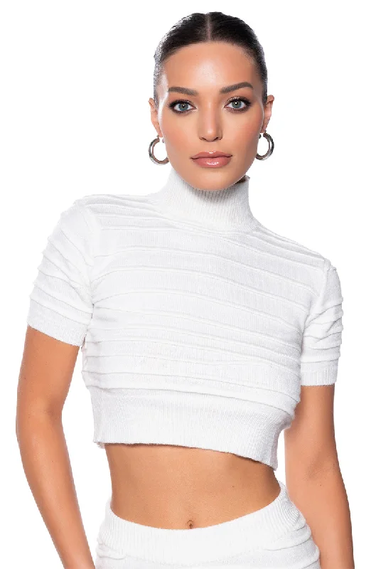 ANGEL ENERGY SHORT SLEEVE TURTLENECK SWEATER TOP